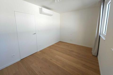 Ruime standaard rijwoning in Wetteren / Kwatrecht met tuin, 4 slaapkamers, energielabel A en 2 badkamers