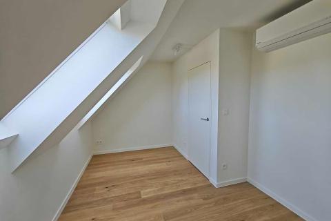 Ruime standaard rijwoning in Wetteren / Kwatrecht met tuin, 4 slaapkamers, energielabel A en 2 badkamers