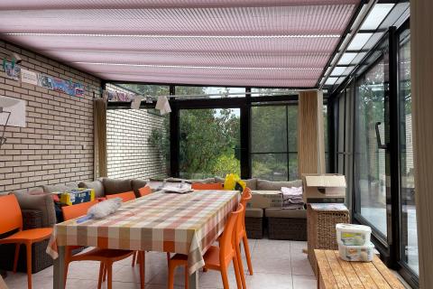 Ruime half open bebouwing met tuin, terras en garage in Merelbeke-Melle - 4 slaapkamers - Energielabel E - Zuidelijke oriëntatie van de tuin