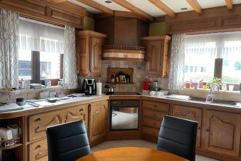 Ruime half open bebouwing met tuin, terras en garage in Merelbeke-Melle - 4 slaapkamers - Energielabel E - Zuidelijke oriëntatie van de tuin