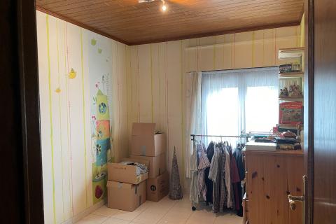 Ruime half open bebouwing met tuin, terras en garage in Merelbeke-Melle - 4 slaapkamers - Energielabel E - Zuidelijke oriëntatie van de tuin