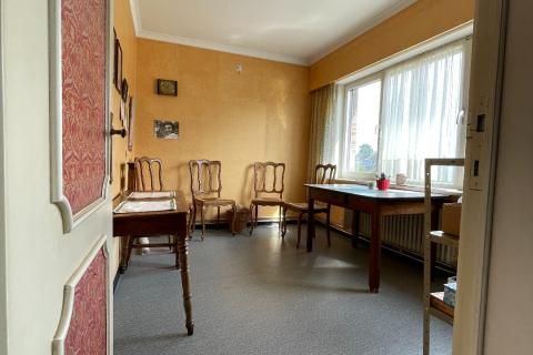 Ruime villa met zonnige tuin, terras en garage in Merelbeke-Melle, 4 slaapkamers, bouwjaar 1966, 893m² perceel, 252m² bewoonbaar, zuidwestelijke tuinoriëntatie