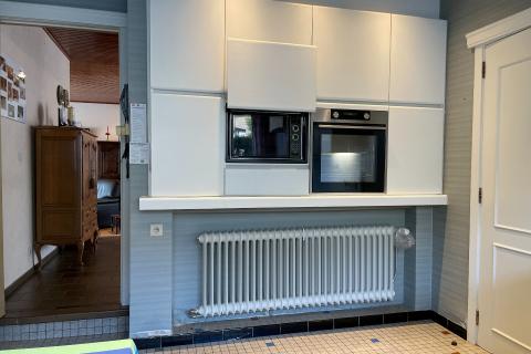 Ruime villa met zonnige tuin, terras en garage in Merelbeke-Melle, 4 slaapkamers, bouwjaar 1966, 893m² perceel, 252m² bewoonbaar, zuidwestelijke tuinoriëntatie