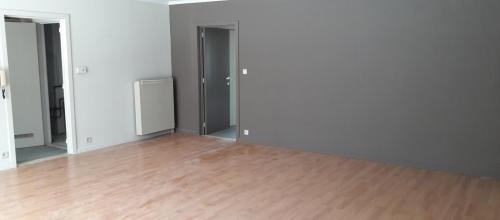 Appartement met 2 SLPK en garage op toplocatie te Wetteren.