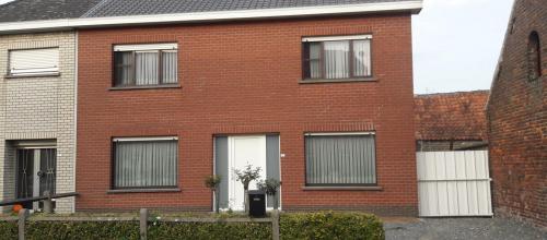 Ruime woning met 3 slpk en tuin te Massemen