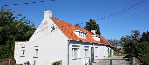 ( IN OPTIE ) Te renoveren woning met stuk grond