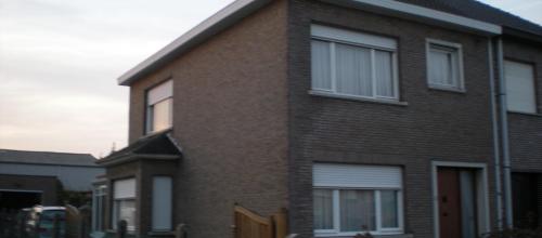 Halfopen bebouwing met tuin te huur