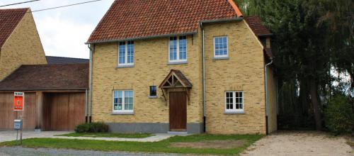 Groen gelegen 3 slpk pastorie-woning te Munte