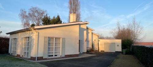 Ruime open bebouwing met tuin en garage in landelijke Laarne, perceeloppervlakte 880 m², bewoonbare oppervlakte 112m², oriëntatie tuin zuidwesten