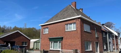 Ruime half open bebouwing met mooie grote tuin, terras en garage in Merelbeke-Melle, 4 slaapkamers, 