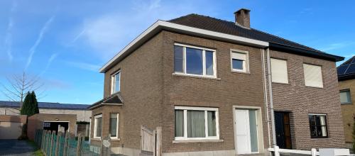 Mooie half open bebouwing met tuin, garage en 3 slaapkamers in Melle - EPC 276.00 - Energielabel C - 132.00m² bewoonbare oppervlakte - Zuidwestelijke tuinoriënt