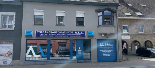 Showroom, atelier en appartement in Merelbeke-Melle, gerenoveerd in 2015, 650.00m² perceeloppervlakte, 226.00m² bewoonbare oppervlakte